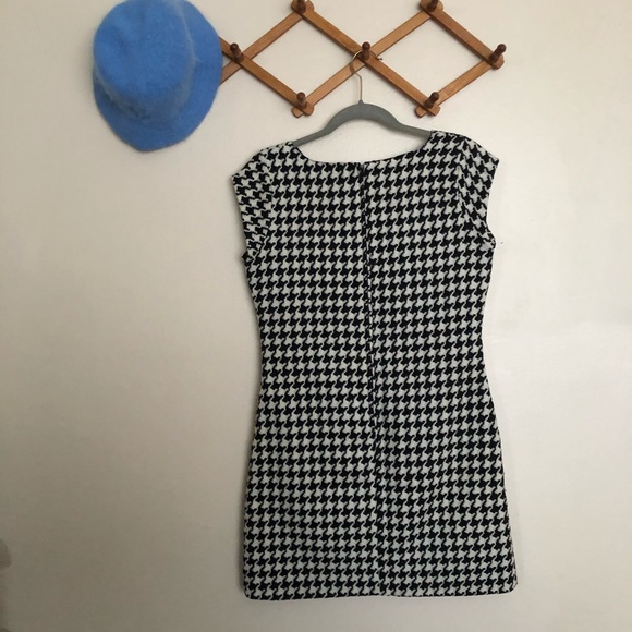 Knitted Dove Wool Gingham Short Sleeve Dress - Picture 2 of 10